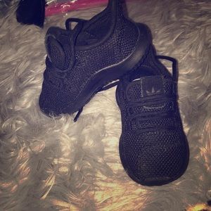 Black adidas size 4c